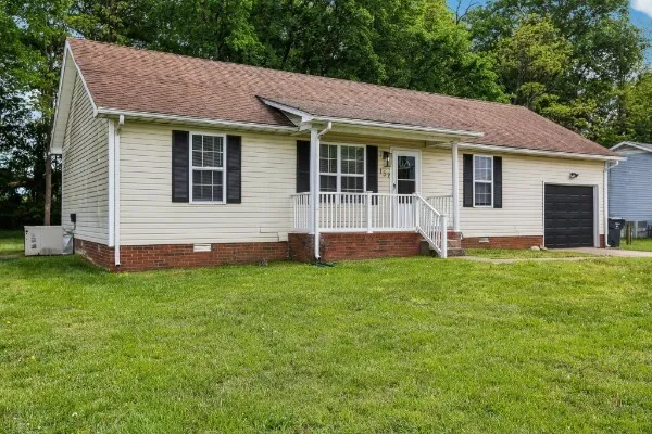 a view of a house with backyard