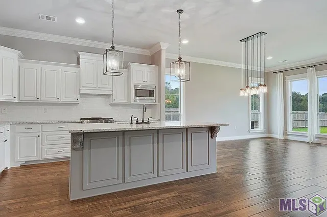 $405,000 | 27675 Lakeview Drive, Walker, LA 70785