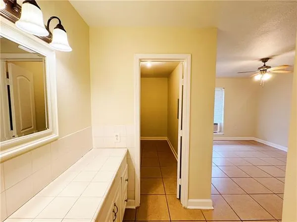 $1,450 | 6200 Riverside Drive, Unit 415, Metairie, LA 70003