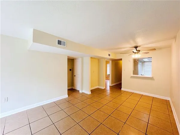 $1,450 | 6200 Riverside Drive, Unit 415, Metairie, LA 70003