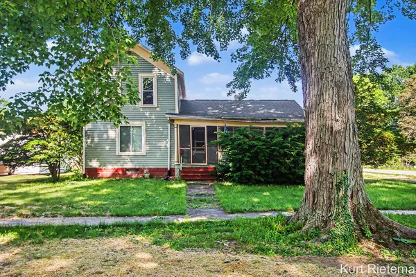 $209,900 | 220 Hamilton Avenue, Bangor, MI 49013