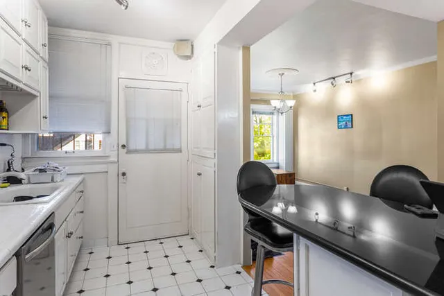 $165,000 | 808 West Park Avenue, Unit 8, Champaign, IL 61820