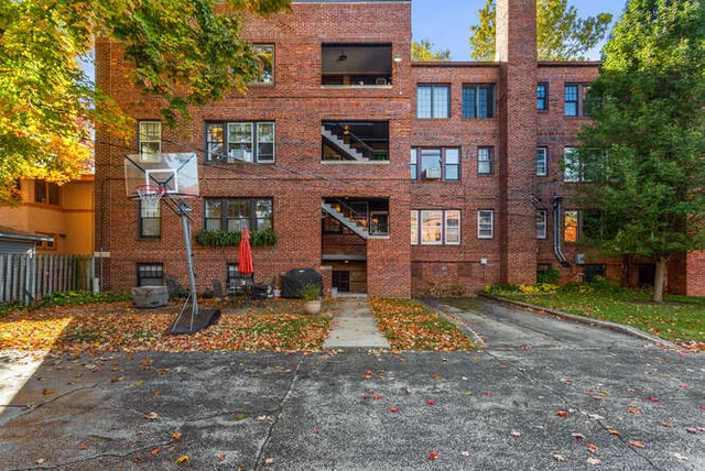 $165,000 | 808 West Park Avenue, Unit 8, Champaign, IL 61820