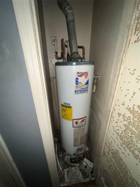 4224 Ramey Avenue Fort Worth, TX 76105 - Photo 10 of 19 Utility room featuring water heater