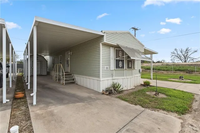 a view of a house with backyard and garden