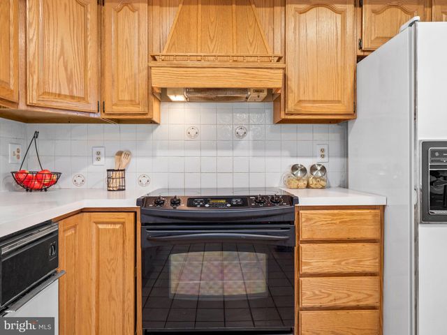 $590,000 | 11905 Hunters Lane, Rockville, MD 20852