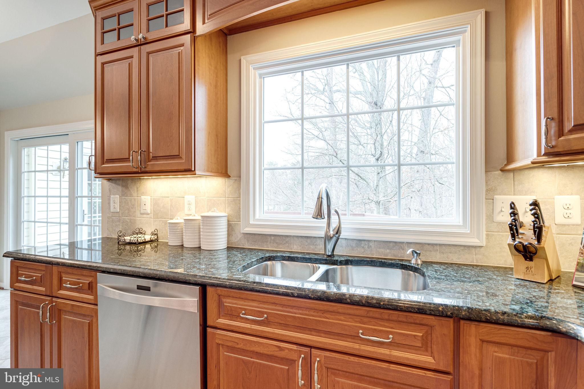 8548 Hooes Road Springfield, VA 22153 - Photo 16 of 53 Granite Countertops & Under Cabinet Lighting