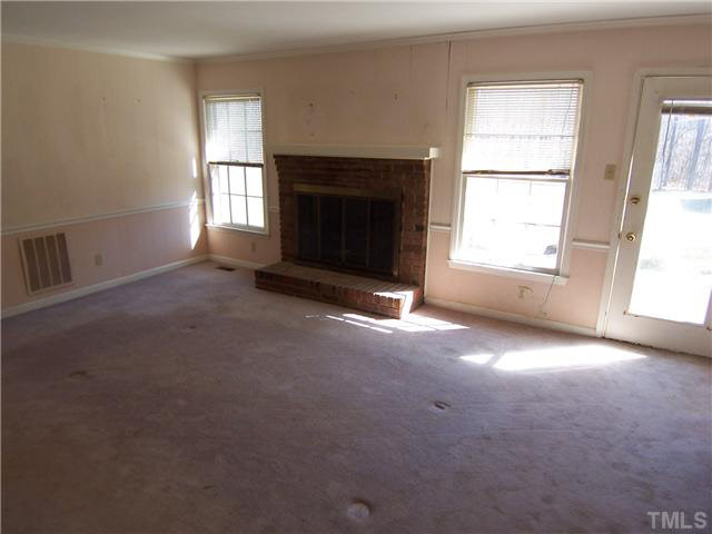 5922 Scalybark Road Durham, NC 27712 - Photo 4 of 13 Den/Family/Great Room