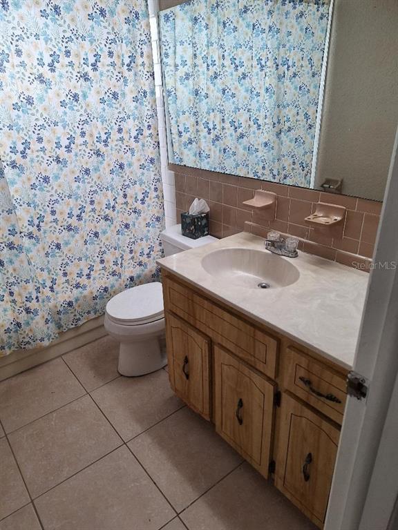 8253 Saybrook Drive Port Richey, FL 34668 - Photo 15 of 21 2ND BATHROOM