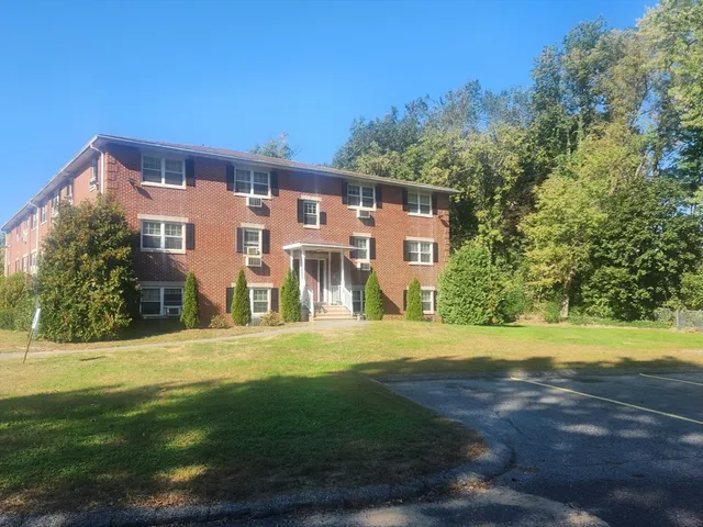 $1,400 | 135 Union Street, Unit 15, Leominster, MA 01453