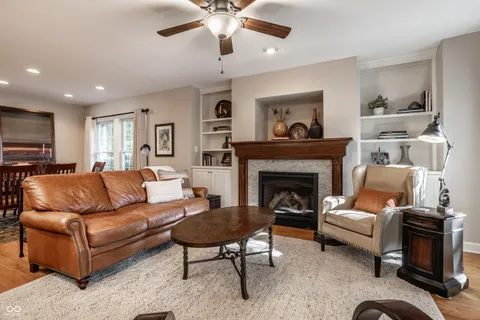 $910,000 | 385 South 6th Street, Zionsville, IN 46077