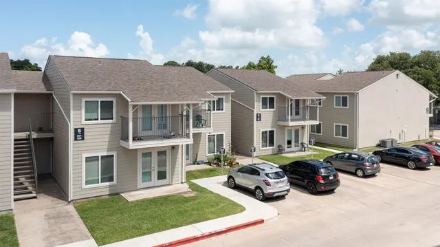 $804 | 2008 Sam Houston Drive, Victoria, TX 77901
