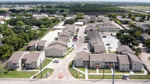 $804 | 2008 Sam Houston Drive, Victoria, TX 77901