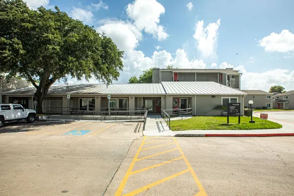 $804 | 2008 Sam Houston Drive, Victoria, TX 77901