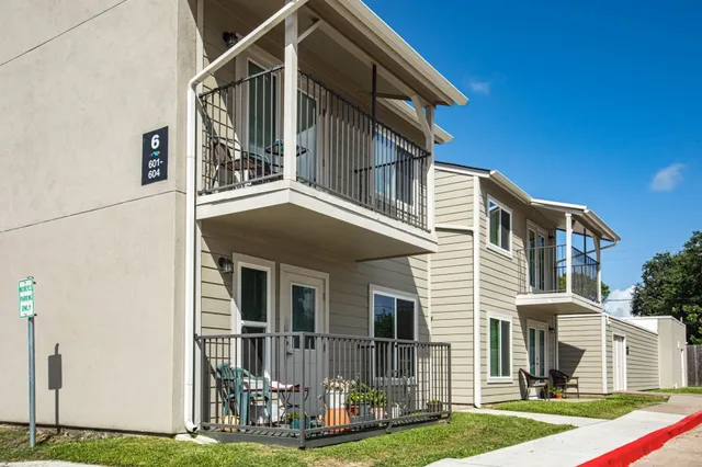 $804 | 2008 Sam Houston Drive, Victoria, TX 77901