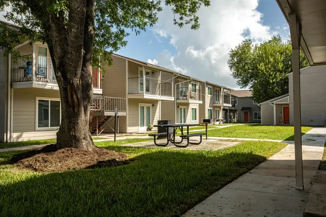 $804 | 2008 Sam Houston Drive, Victoria, TX 77901