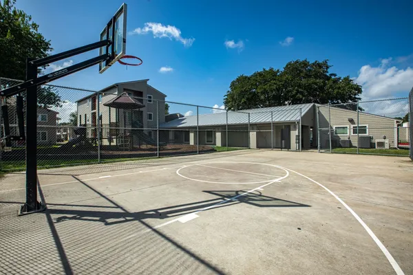 $804 | 2008 Sam Houston Drive, Victoria, TX 77901