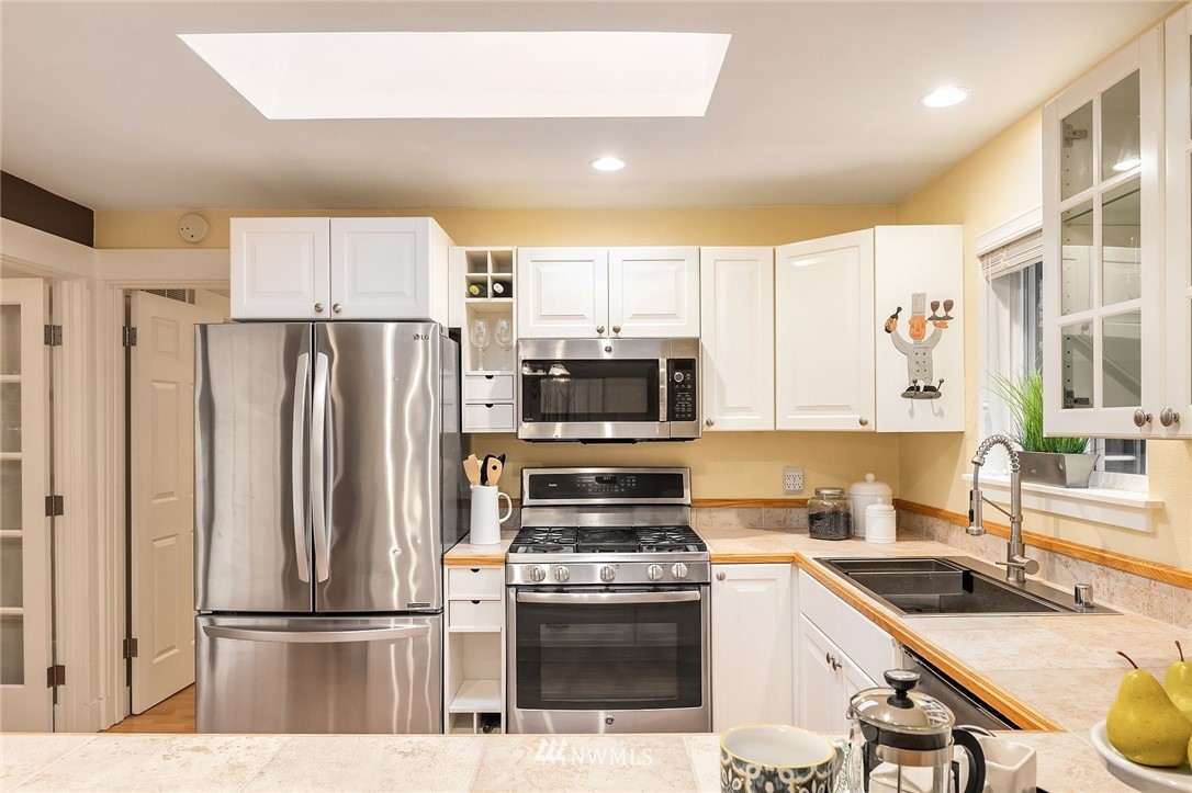 14325 Southeast 136th Street Renton, WA 98059 - Photo 12 of 38 Gallery Image 12