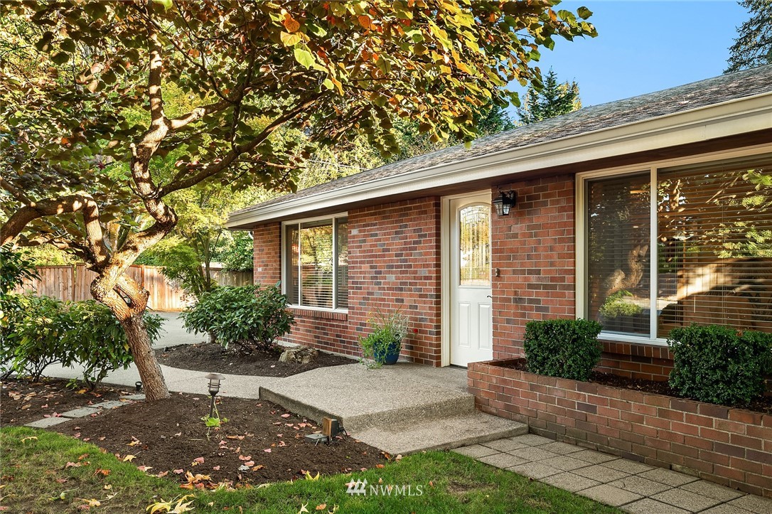 14325 Southeast 136th Street Renton, WA 98059 - Photo 3 of 38 Gallery Image 3