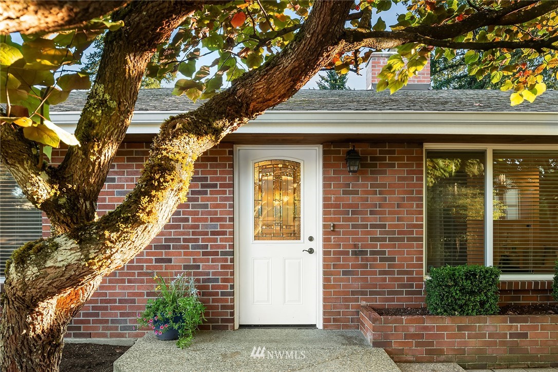 14325 Southeast 136th Street Renton, WA 98059 - Photo 4 of 38 Gallery Image 4