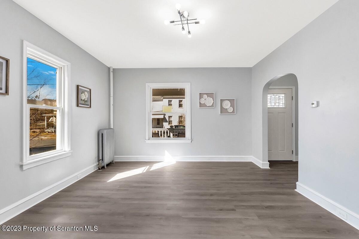 512 Park Street Moosic, PA 18507 - Photo 6 of 50 Living Room -1