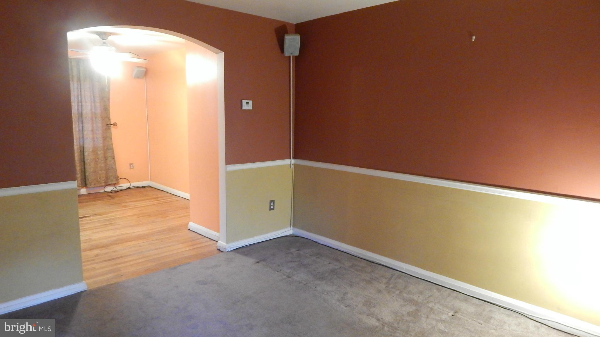 565 Brisbane Road Baltimore, MD 21229 - Photo 9 of 30 Living Room