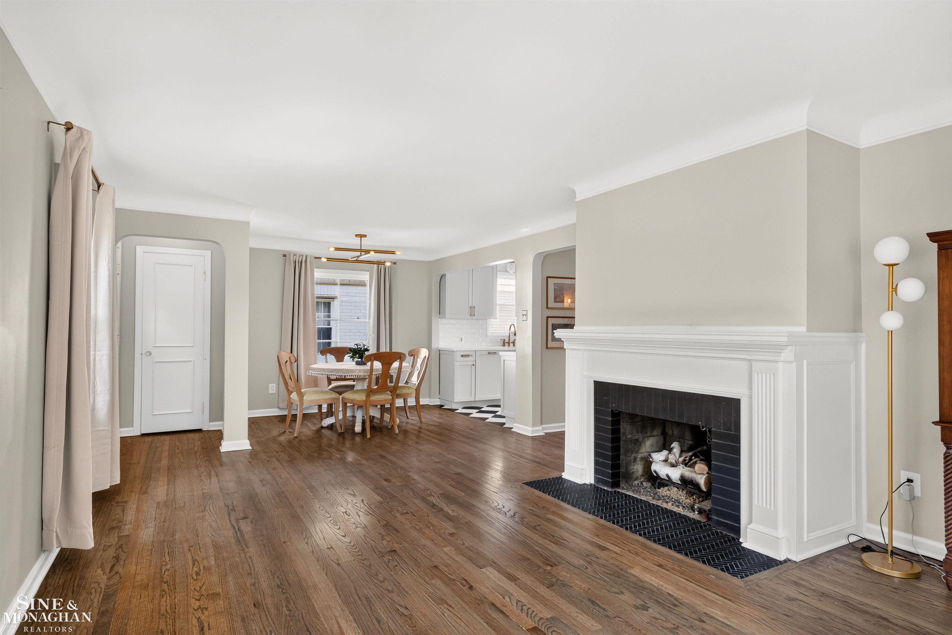 1776 Hampton Road Grosse Pointe, MI 48236 - Photo 8 of 37 50213018-fcb04884-adce-4365-812b-a6db4a0fe41b.JPG