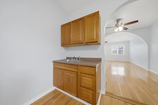 $1,400 | 2125 West 18th Place, Unit 5, Chicago, IL 60608