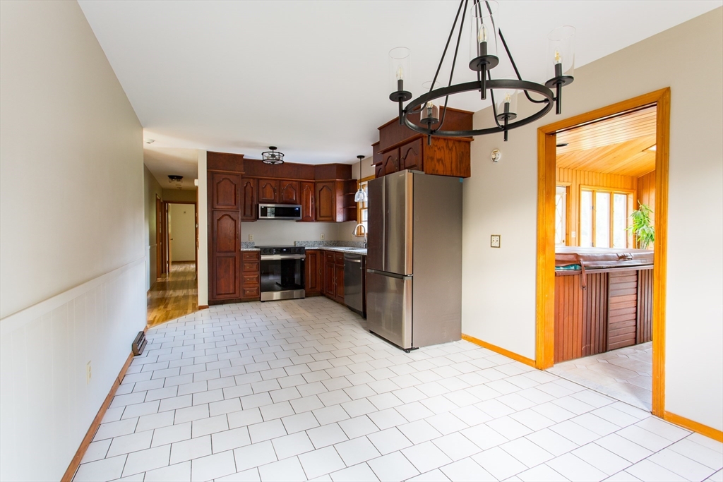 1102 E Road Warren, MA 01585 - Photo 5 of 33 Gallery Image 5