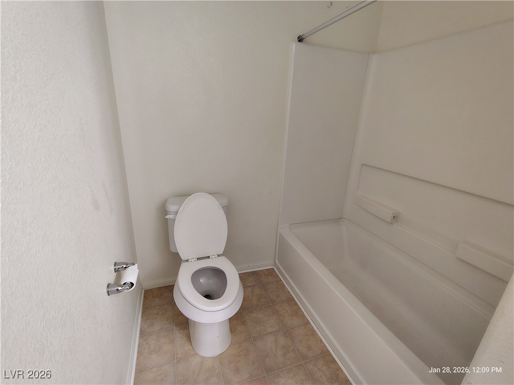 9300 Keystone Ridge Avenue Las Vegas, NV 89148 - Photo 17 of 20 Upstairs Guest Bathroom