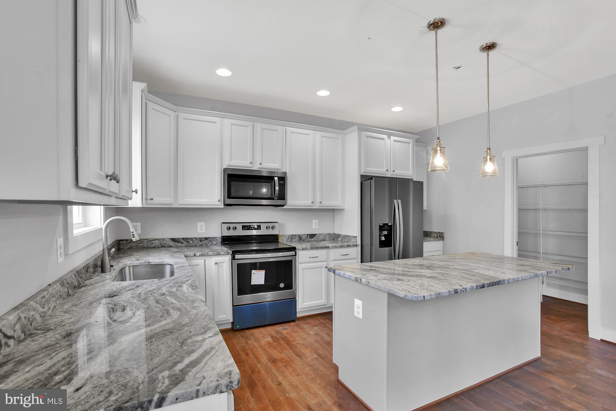 608 Powhatan Beach Road Pasadena, MD 21122 - Photo 3 of 28 Beautiful kitchen with walk in pantry