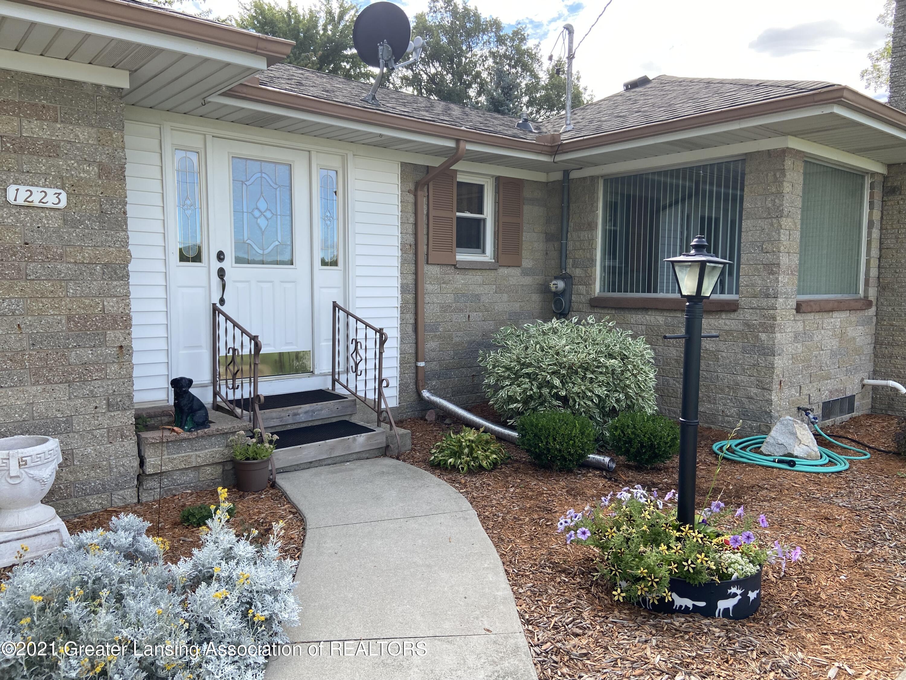 1223 South Dewitt Road St. Johns, MI 48879 - Photo 2 of 31 Welcome!