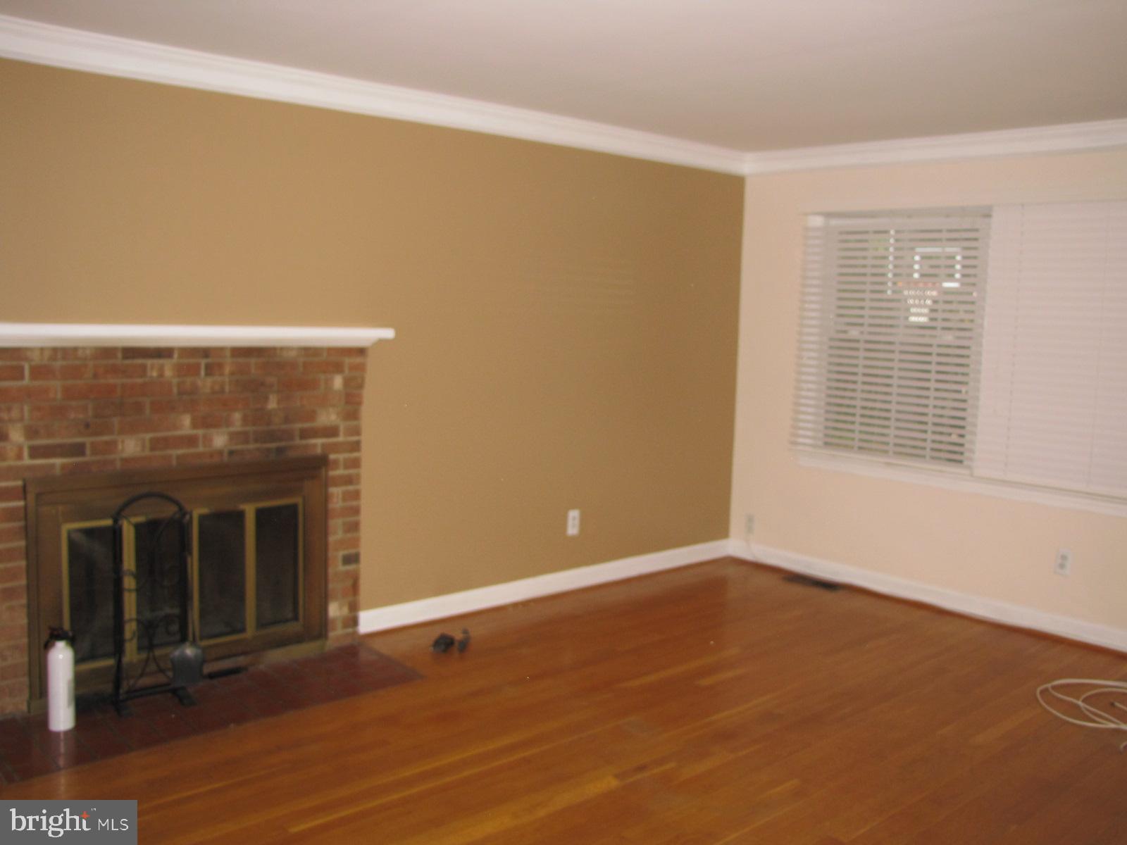 10220 Vale Road Vienna, VA 22181 - Photo 5 of 17