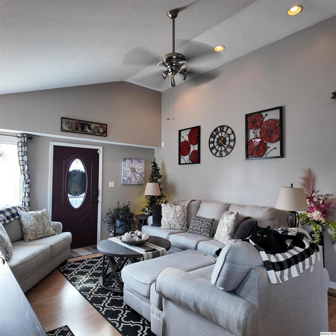 2727 College Avenue Quincy, IL 62301 - Photo 2 of 18