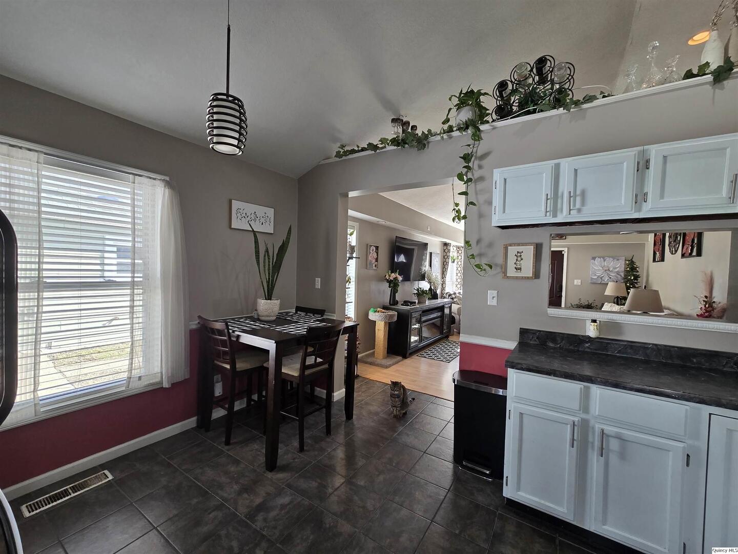 2727 College Avenue Quincy, IL 62301 - Photo 6 of 18