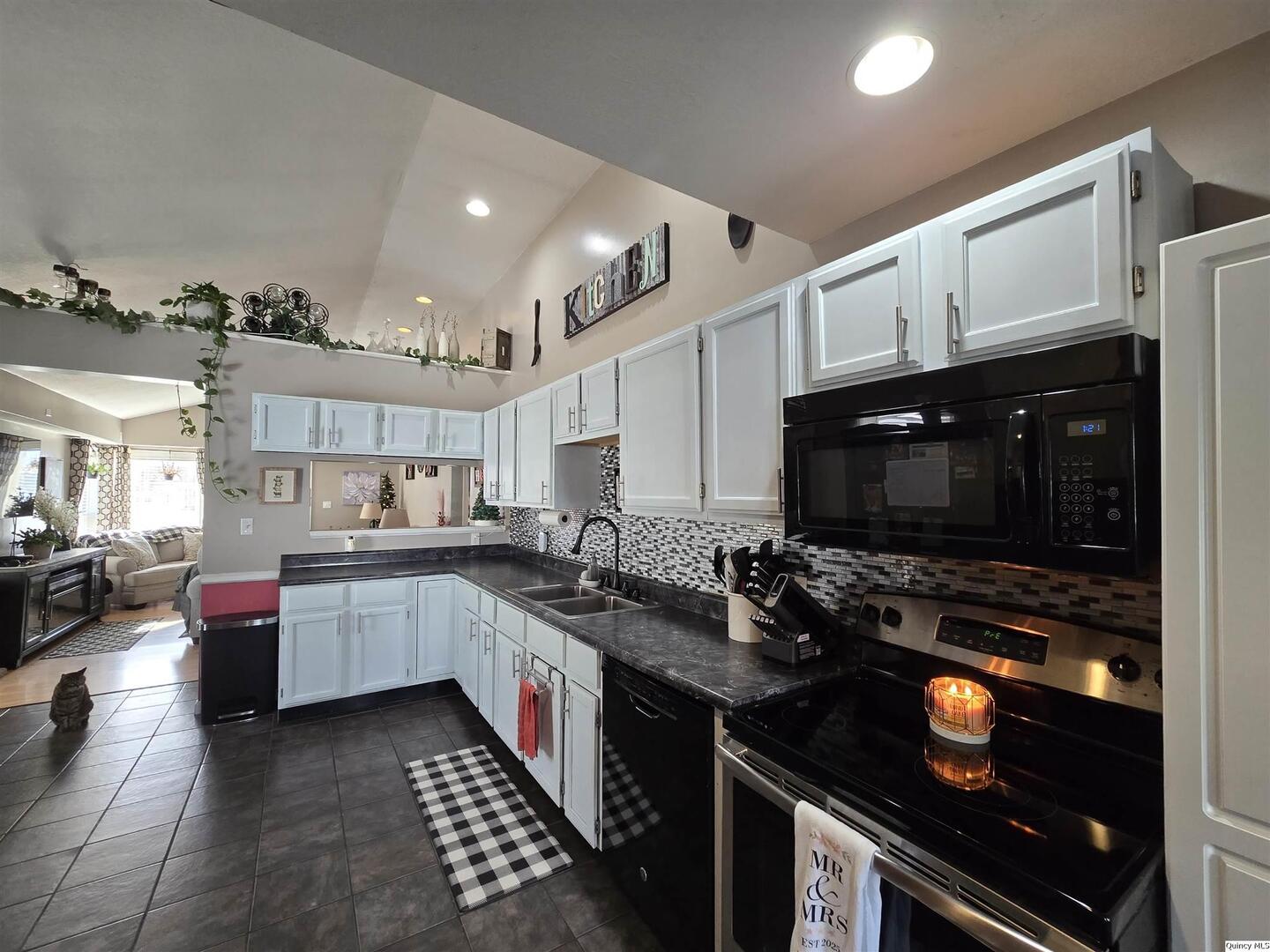 2727 College Avenue Quincy, IL 62301 - Photo 7 of 18