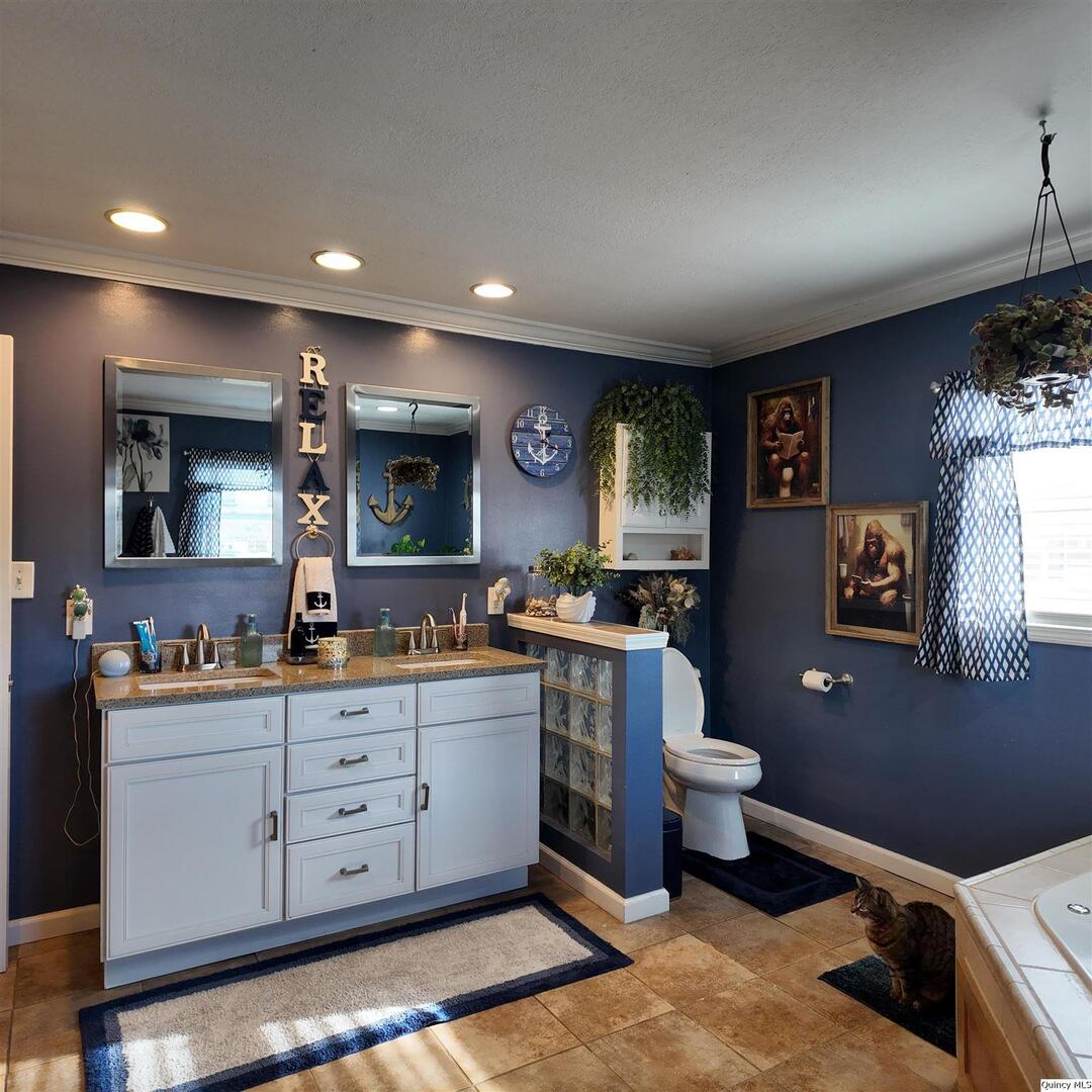 2727 College Avenue Quincy, IL 62301 - Photo 9 of 18