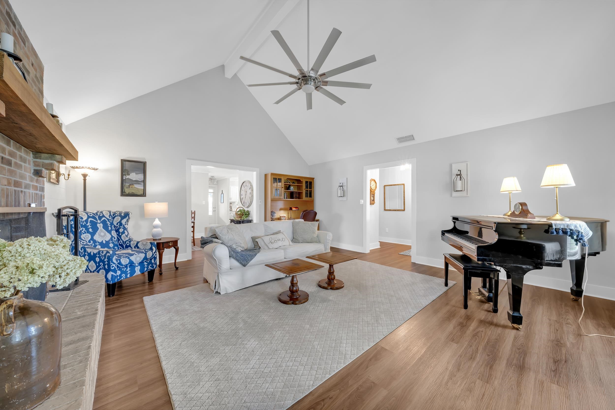 19090 Gunnison Road Fairhope, AL 36532 - Photo 8 of 42 Living Room