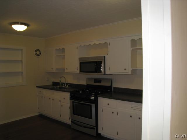 1560 Valley Road Bethlehem, PA 18018 - Photo 3 of 7 Gallery Image 3