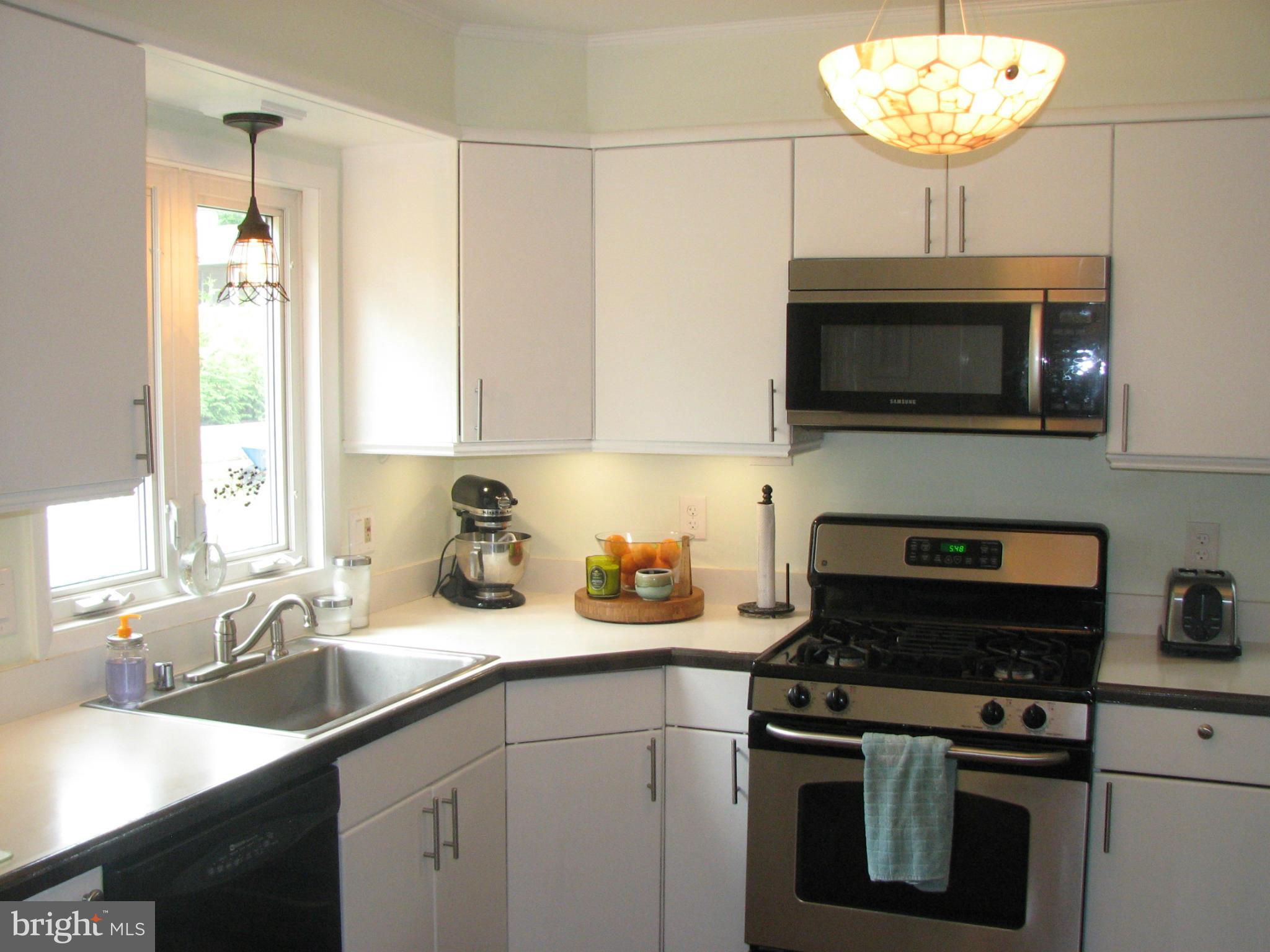 303 Quaker Ridge Road Lutherville-Timonium, MD 21093 - Photo 2 of 14 Kitchen