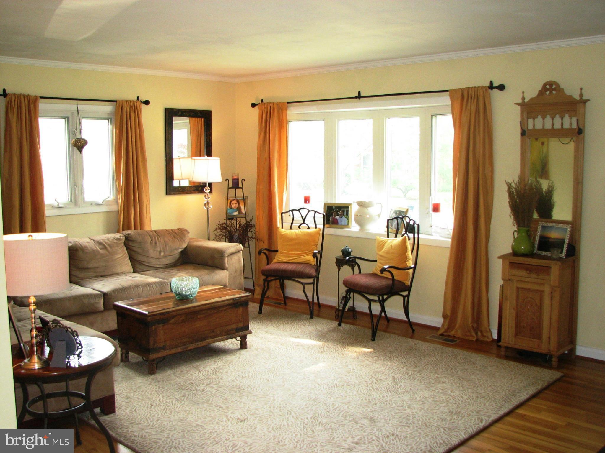 303 Quaker Ridge Road Lutherville-Timonium, MD 21093 - Photo 3 of 14 Living Room
