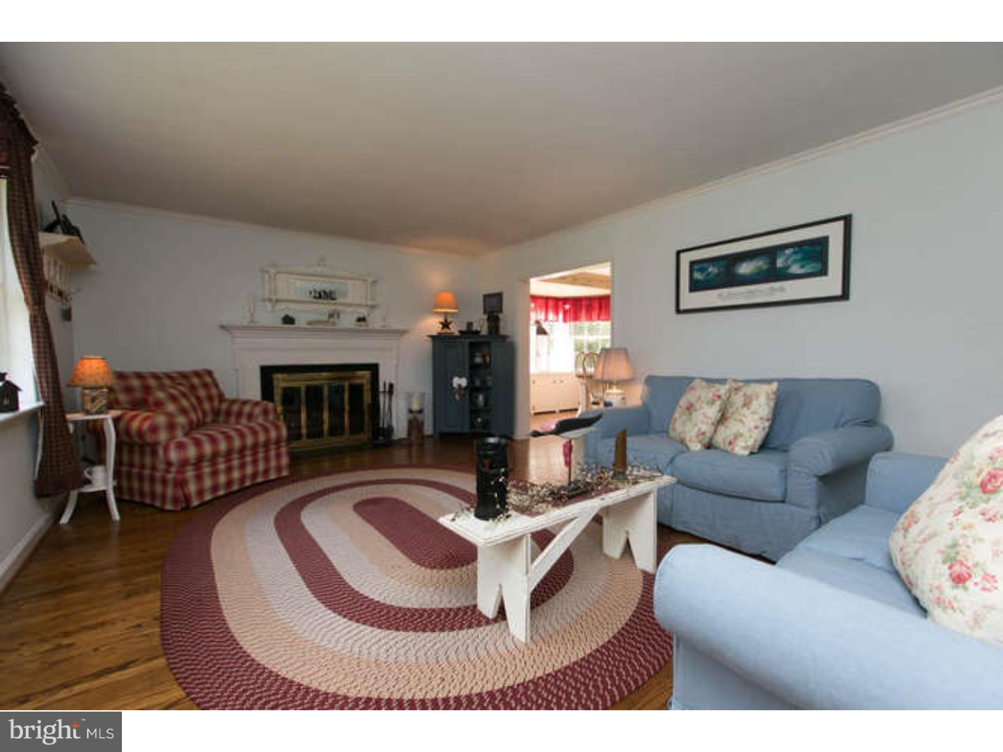 2010 Hilltop Road Flourtown, PA 19031 - Photo 12 of 25 Living Room