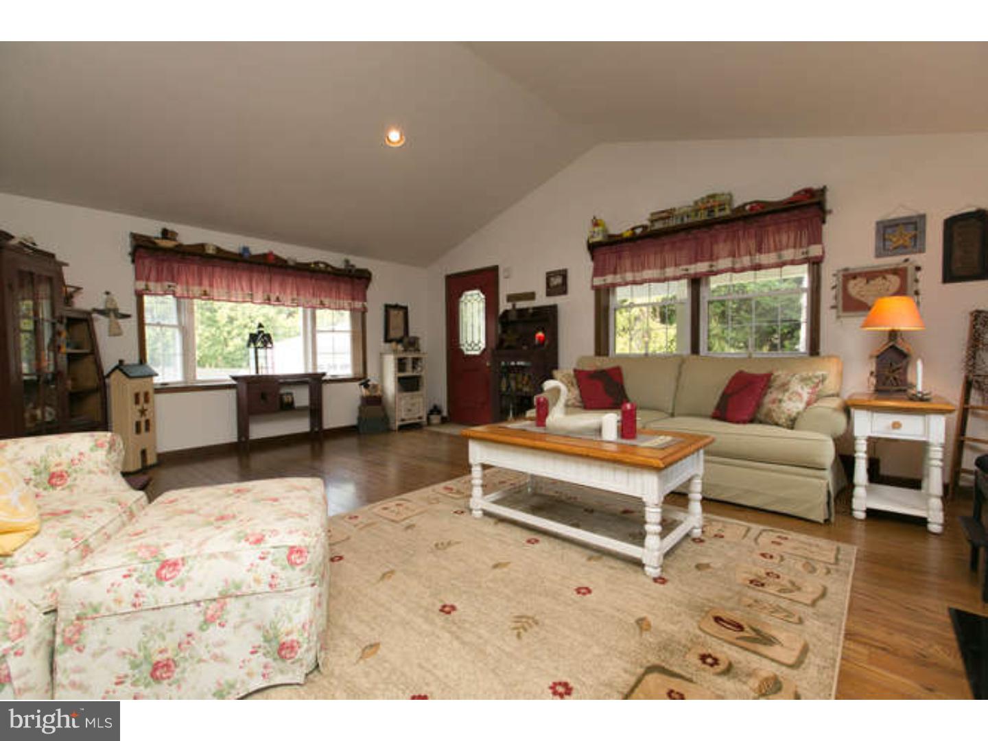 2010 Hilltop Road Flourtown, PA 19031 - Photo 4 of 25 Family Room