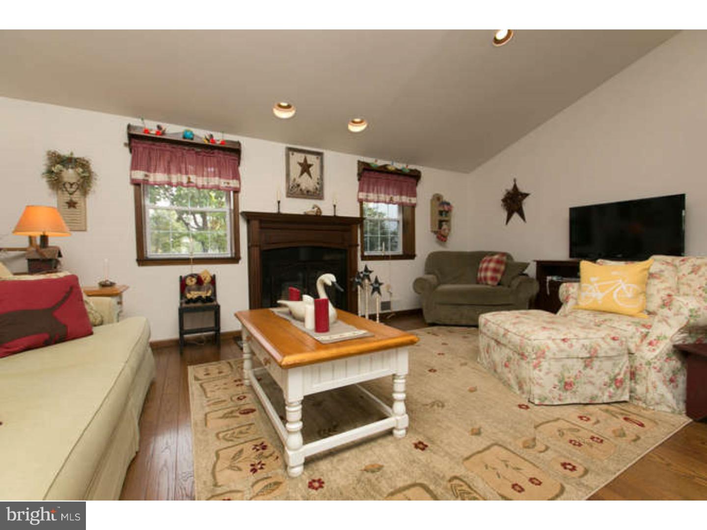2010 Hilltop Road Flourtown, PA 19031 - Photo 5 of 25 Family Room