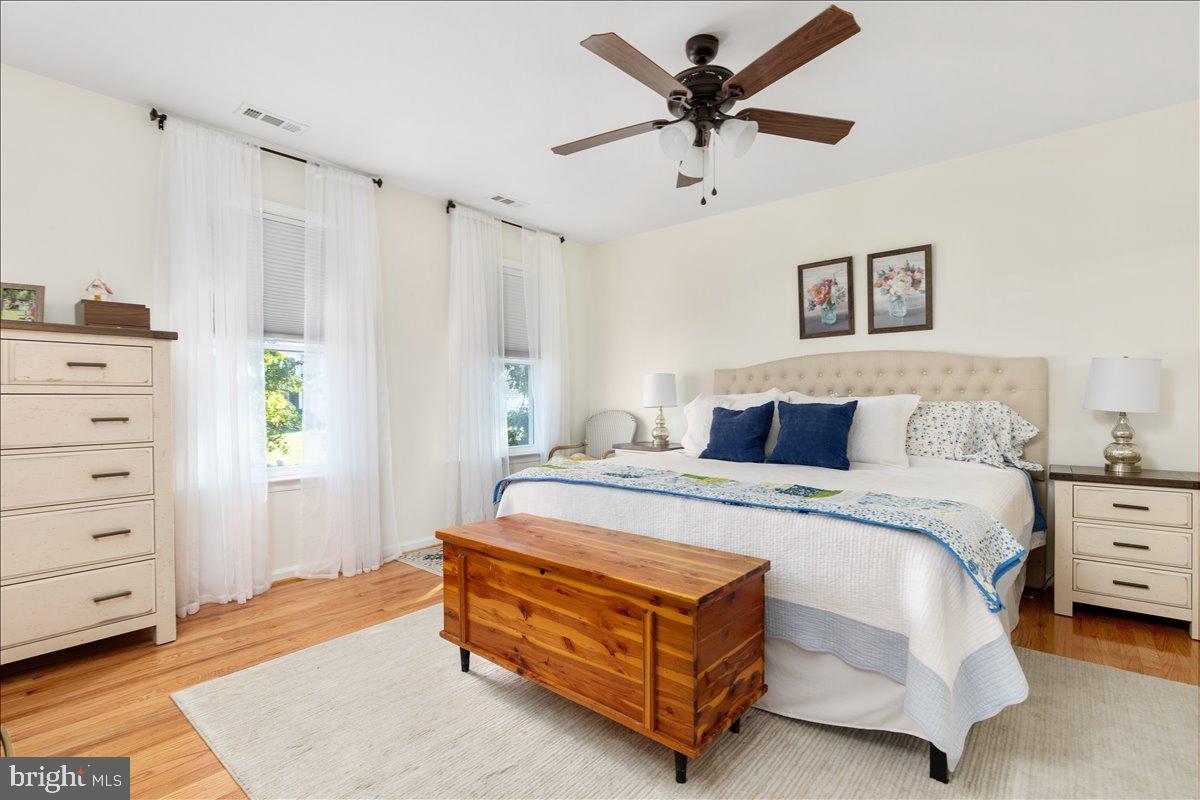 129 Old Wagon Road Winchester, VA 22602 - Photo 17 of 59 a spacious bedroom with a bed and a ceiling fan