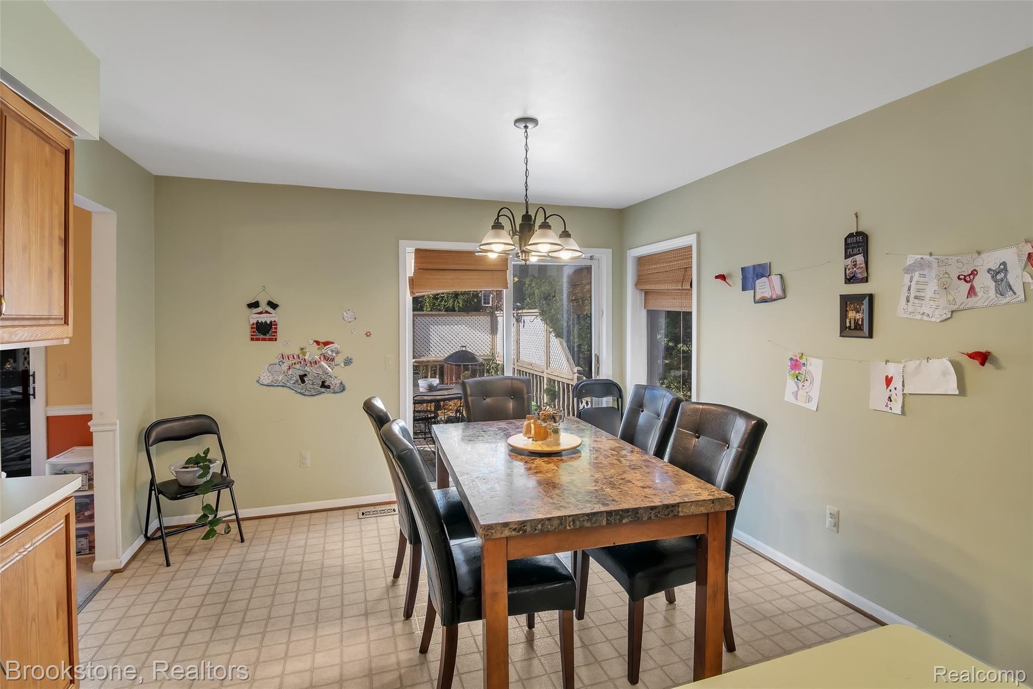 2041 Reagan Drive Rochester, MI 48309 - Photo 7 of 27 09-2041 Reagan Dr-windowstill-reale.jpg