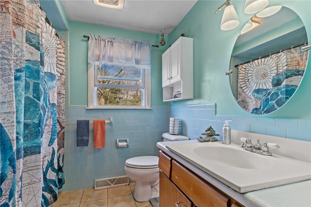 24 Jade Road Coventry, RI 02816 - Photo 8 of 26
