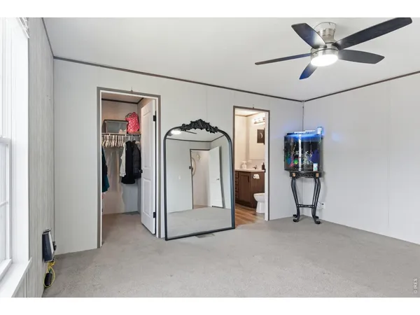 a view of a livingroom with a ceiling fan