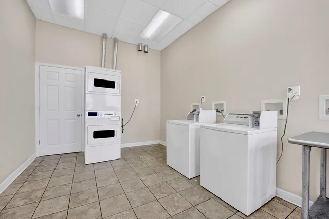 $1,095 | 414 West Walnut Street, Unit 201, Maywood, IL 60153