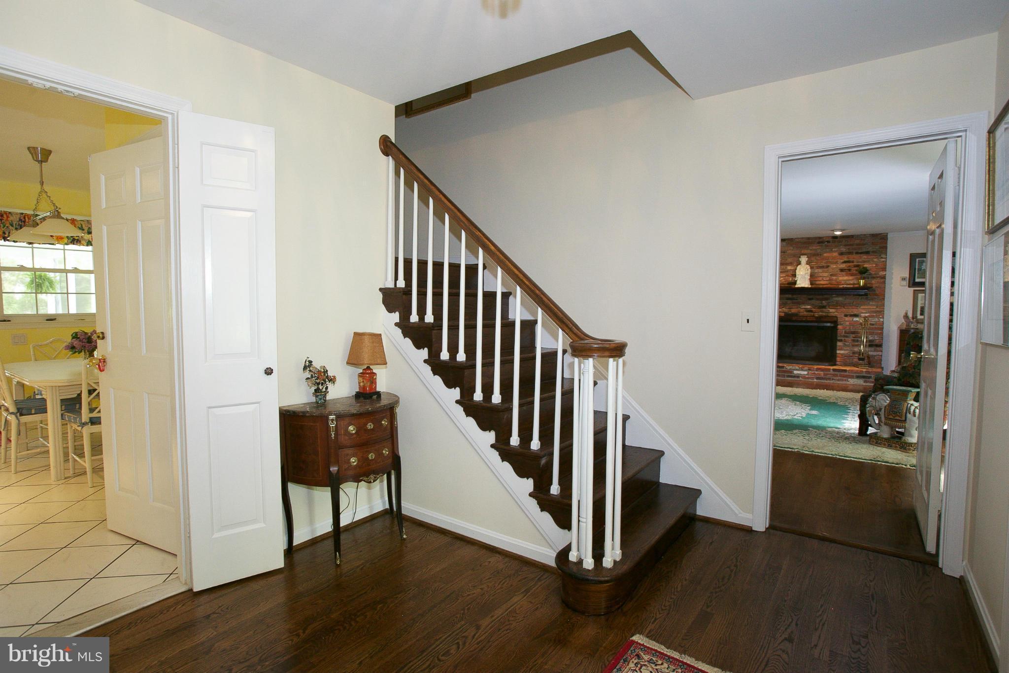 1820 Thornton Ridge Road Baltimore, MD 21204 - Photo 3 of 28 Foyer